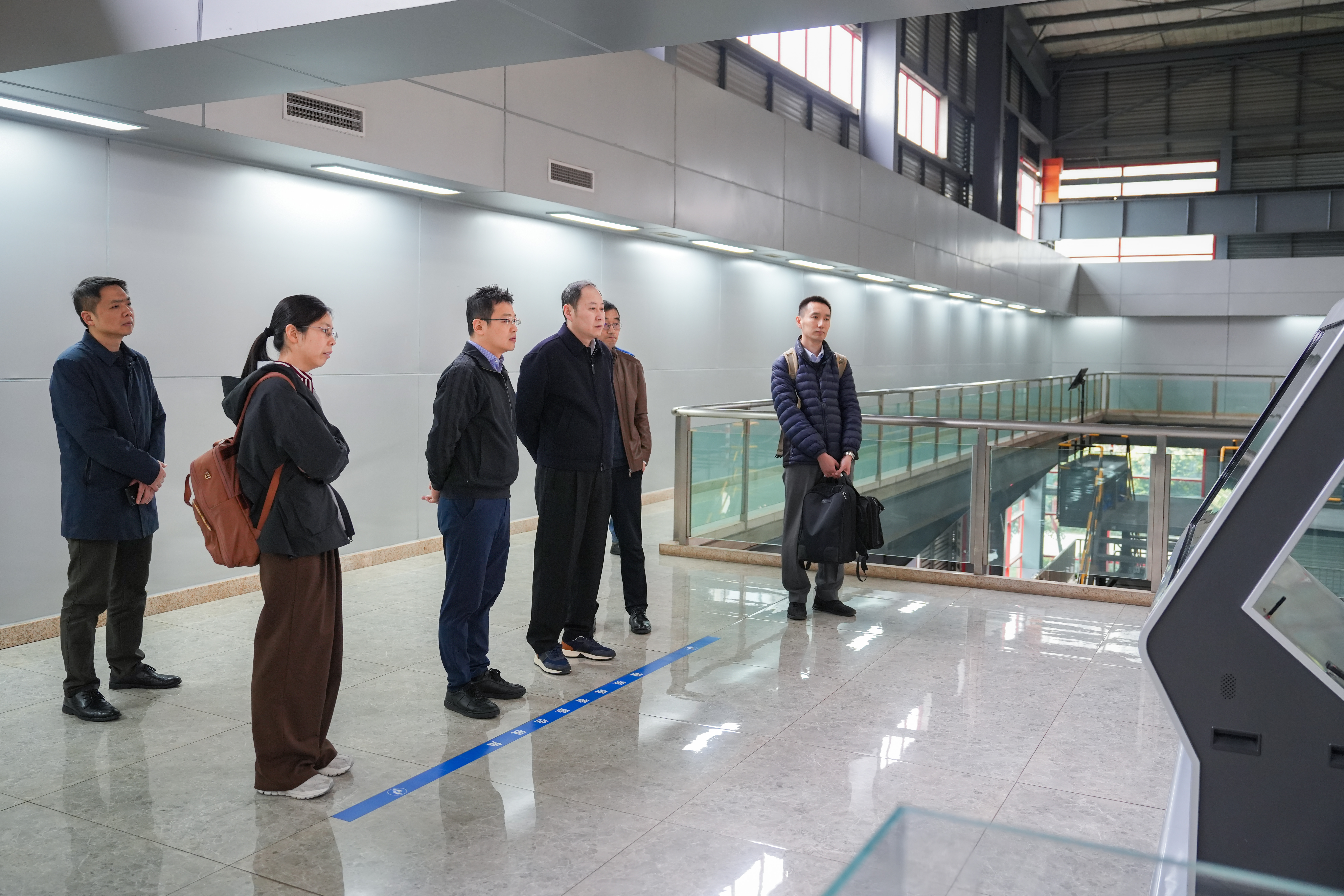 中信環境黨委委員、副總經理王松一行到三峰環境集團考察交流